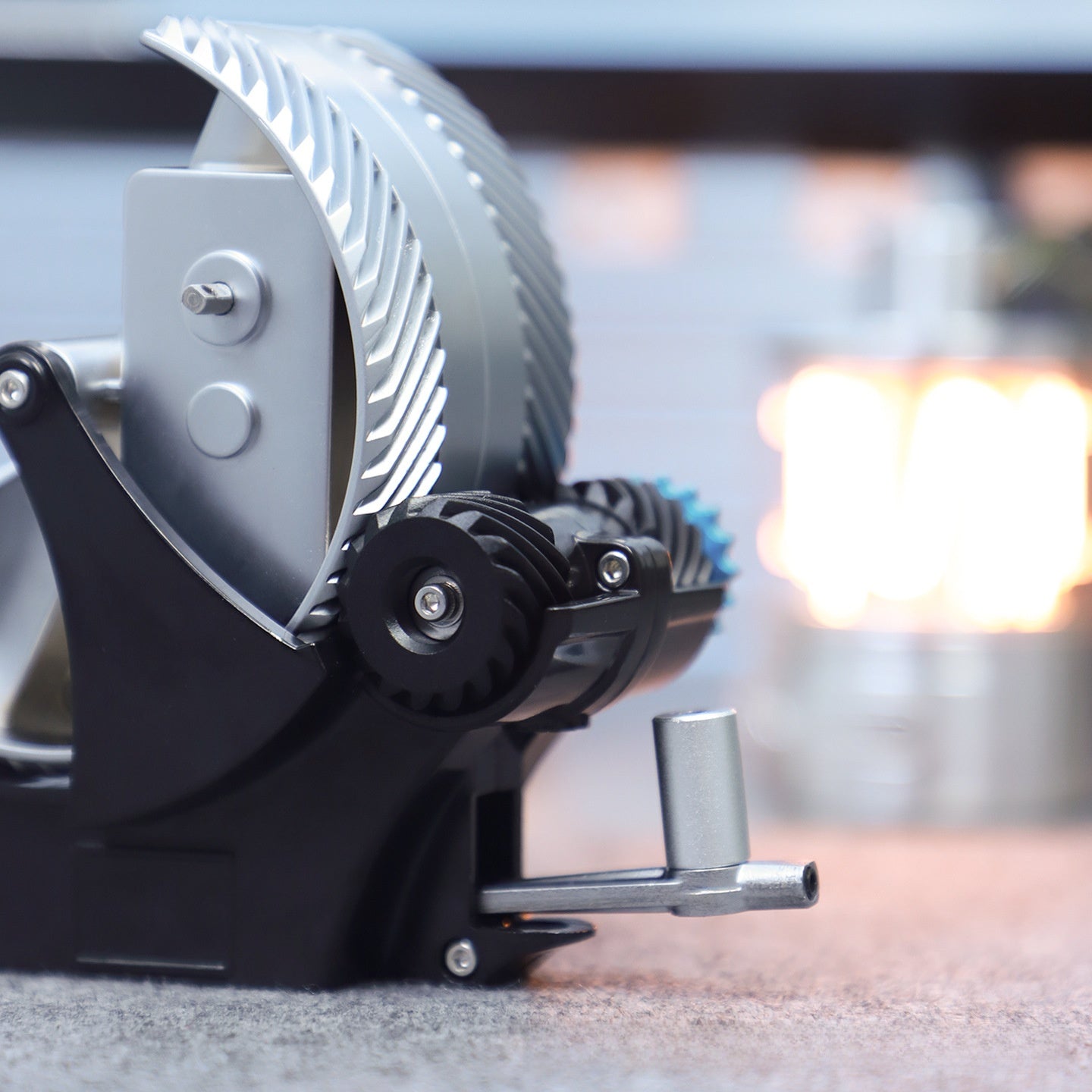 Full Metal Mechanical Alloy Sawtooth Knob Gear Mobile Phone Stand Durable Zinc Alloy Wireless Charging Bracket Universal